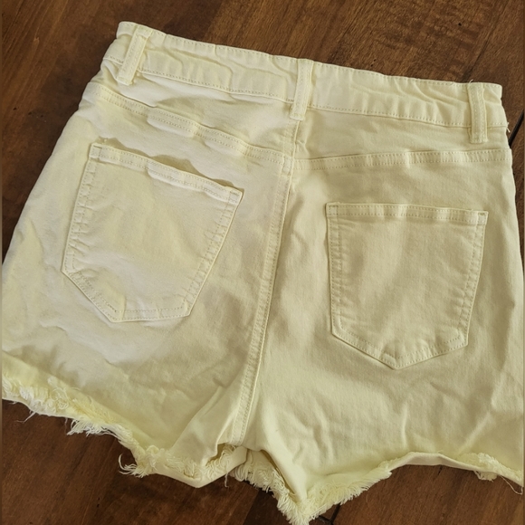 Mid-rise Yellow Distressed Shorts - Picture 4 of 10